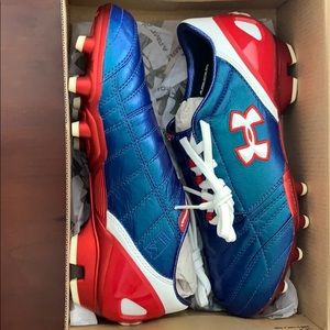 Under armour men's 5.5, women's 7.5 soccer cleat